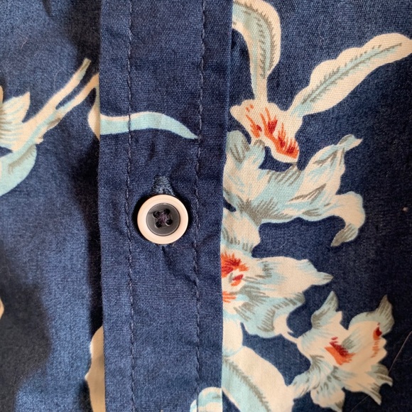 Dirty laundry short sleeve button down shirt -NWOT - Picture 6 of 6